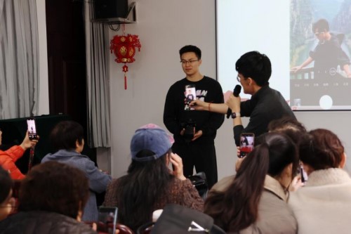 江苏师范大学传媒与影视学院以光影传递党员温度