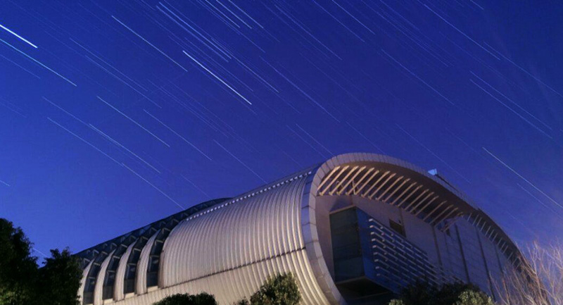 游泳馆上的星空